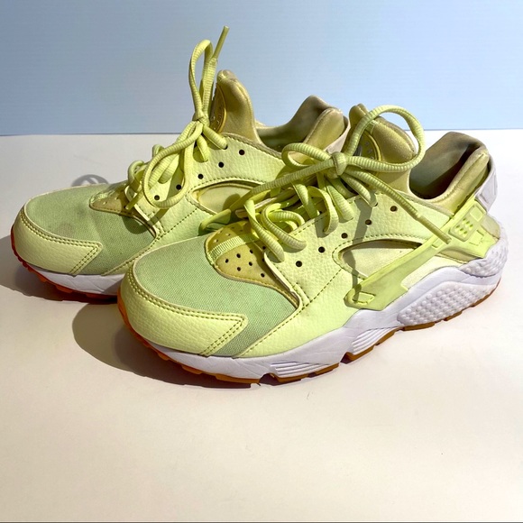 Nike Shoes - Nike pastel yellow hurrican sneakers 7.5